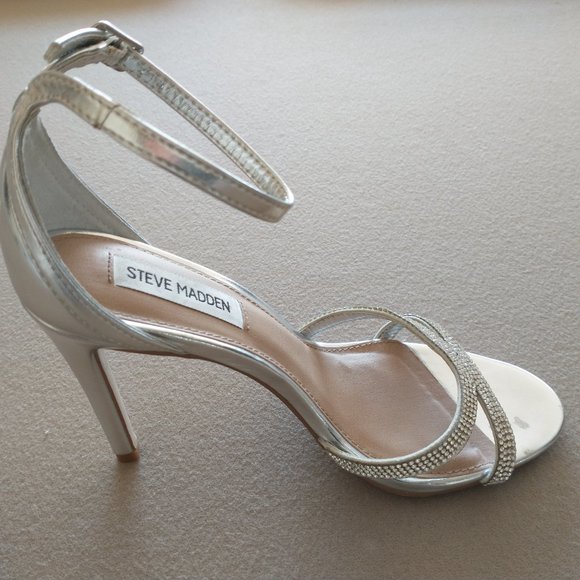 Steve Madden size 7.5 silver metallic stiletto heels with rhinestones - Picture 1 of 10